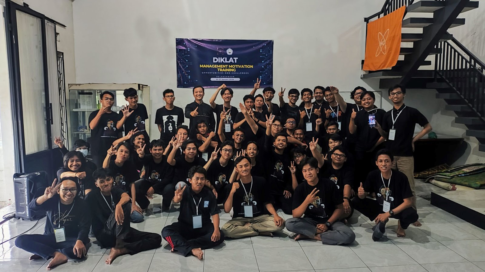 Foto Bersama Peserta dan Panitia UKM HIC di Kegiatan MMT